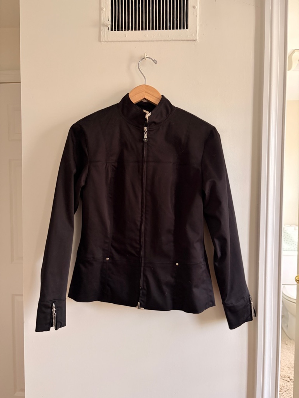Black Women's Zip-Front Lightweight Golf Jacket